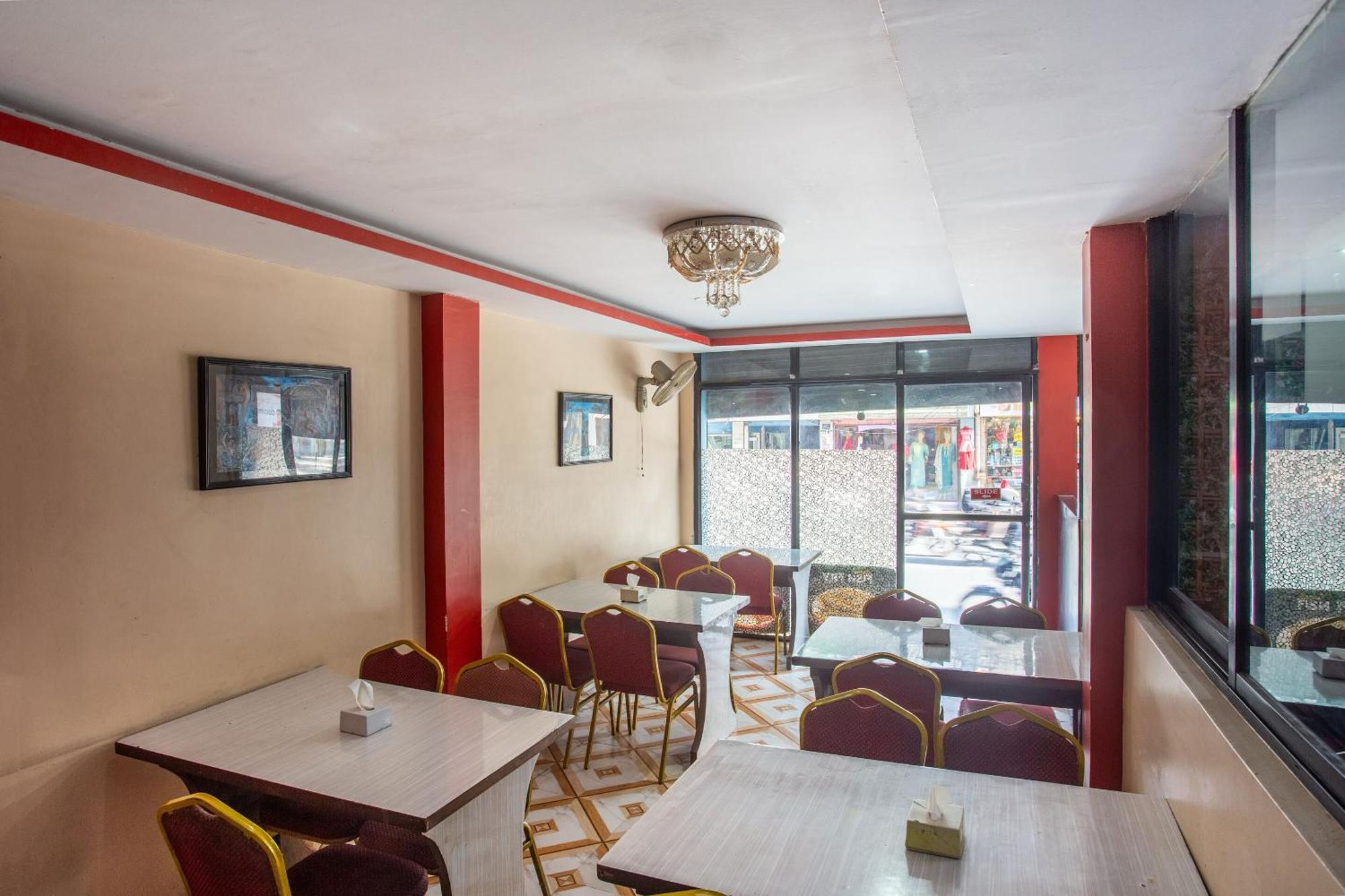 קטמנדו Oyo 808 Hotel Om Ganapati Pvt Ltd מראה חיצוני תמונה