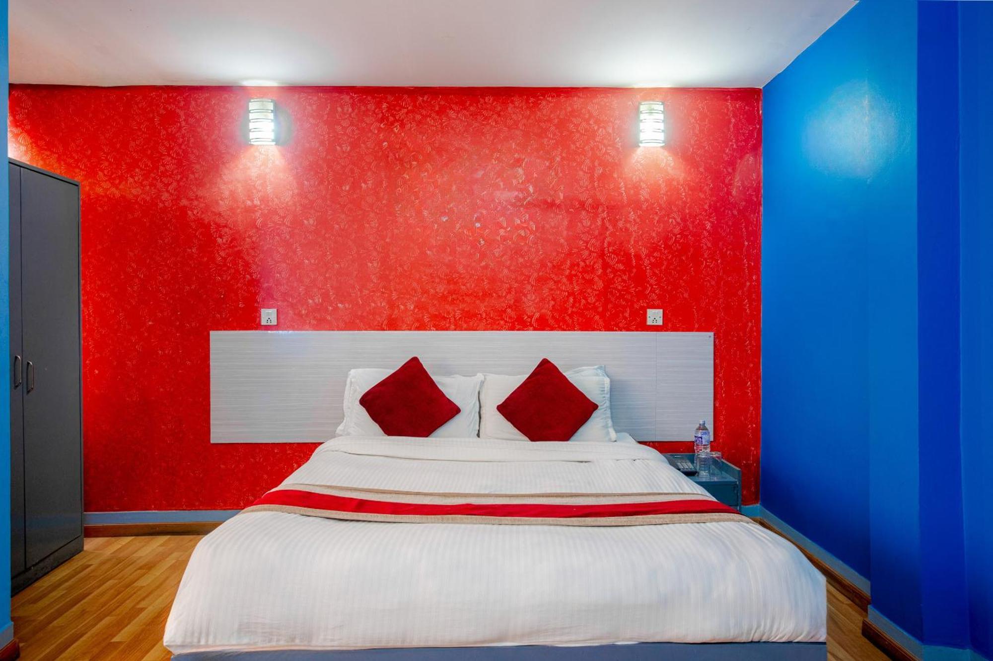 קטמנדו Oyo 808 Hotel Om Ganapati Pvt Ltd מראה חיצוני תמונה